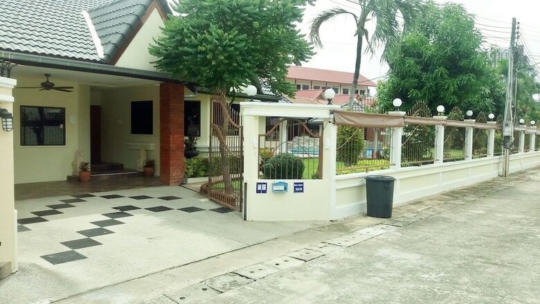 Baan Laksee Pool Villa
