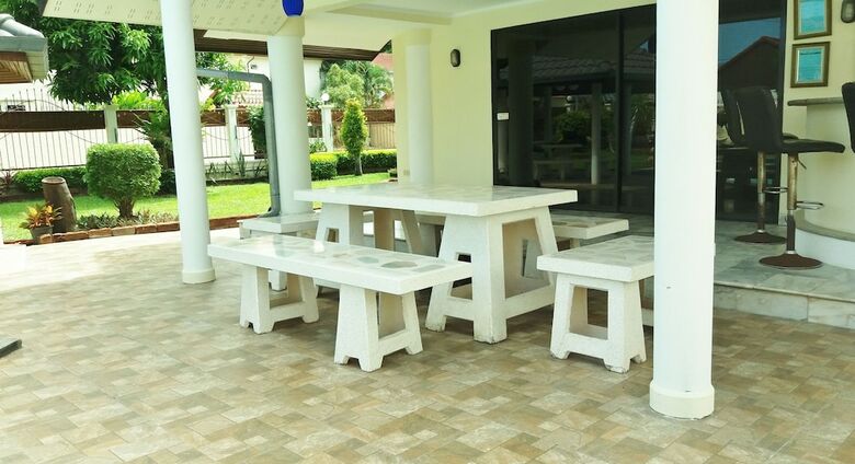 Baan Laksee Pool Villa