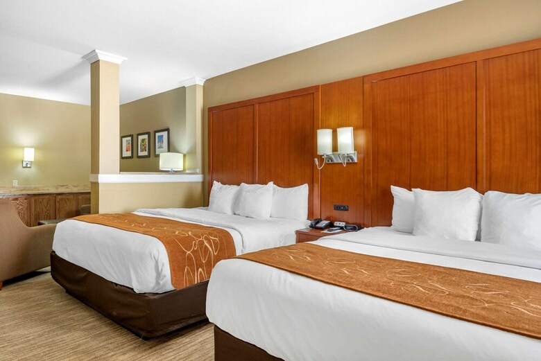 Hotel Comfort Suites University