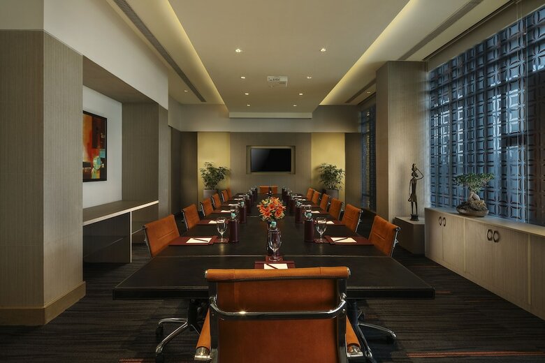 Sandal Suites Op. By Lemon Tree Hotels