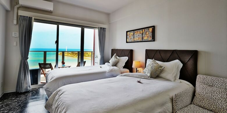 Hotel Beach Front Tower Mihama