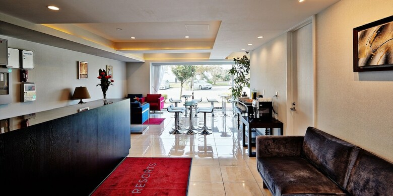 Hotel Beach Front Tower Mihama