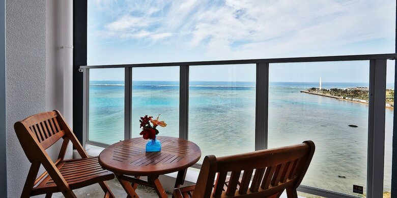 Hotel Beach Front Tower Mihama
