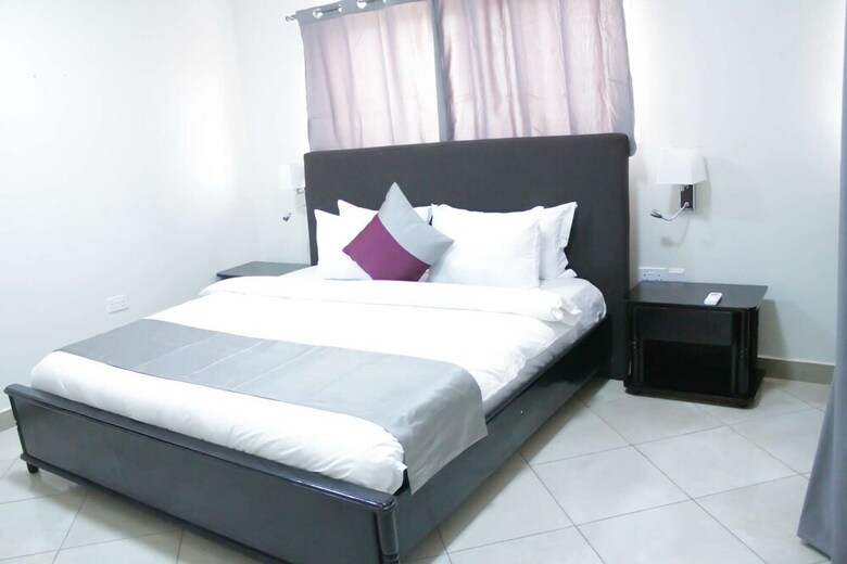 Earl Heights Suites Hotel