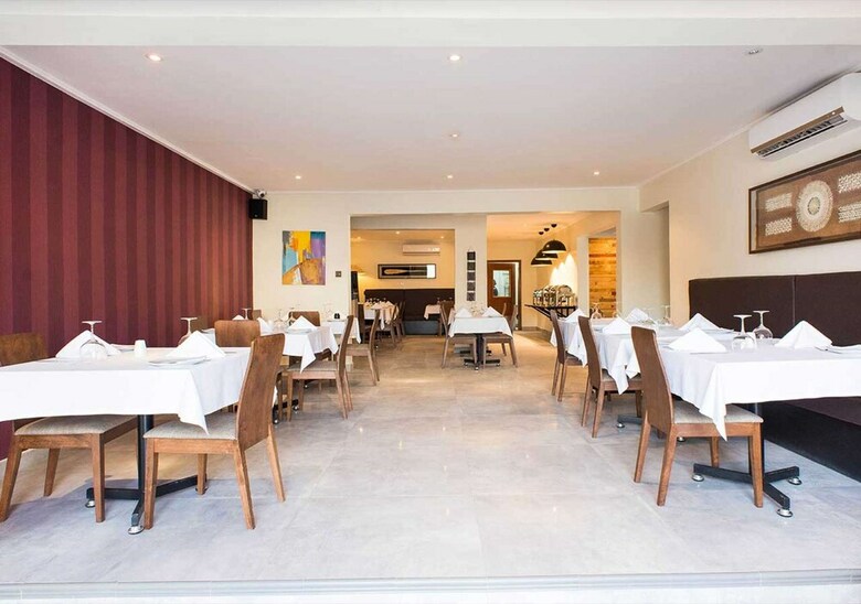 Earl Heights Suites Hotel