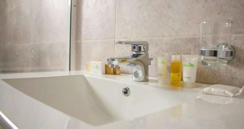Earl Heights Suites Hotel