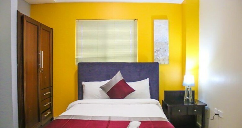 Earl Heights Suites Hotel