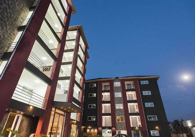 Earl Heights Suites Hotel