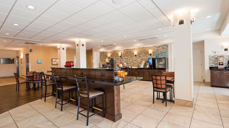Best Western Plus Hudson Hotel & Suites