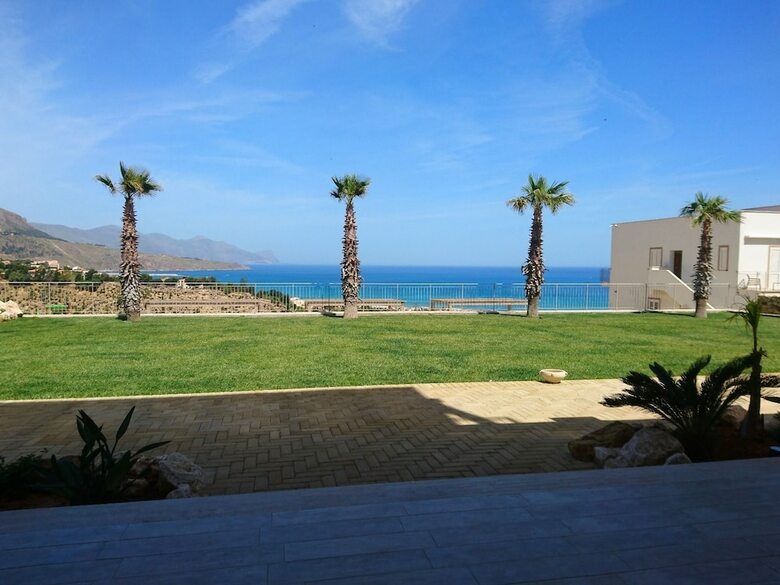 Residencia La Blanca Resort