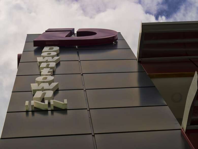 Fortuna Downtown Inn - Hotel