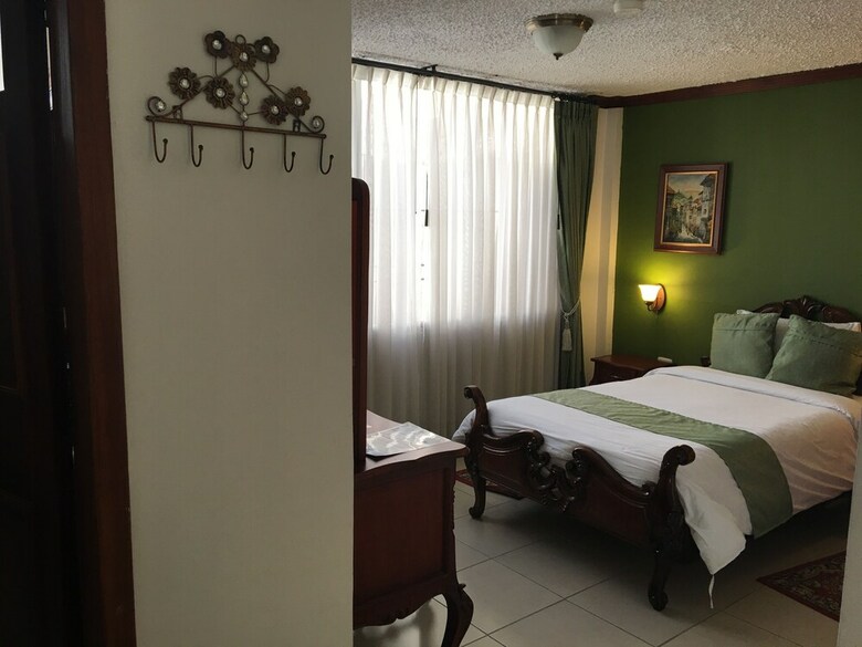 Hostal Mitad Del Mundo