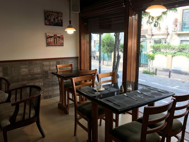 Hostal Mitad Del Mundo
