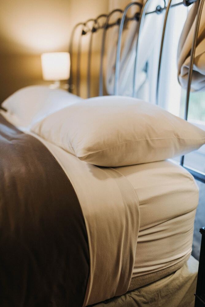 Iron Kettle Bed And Breakfast