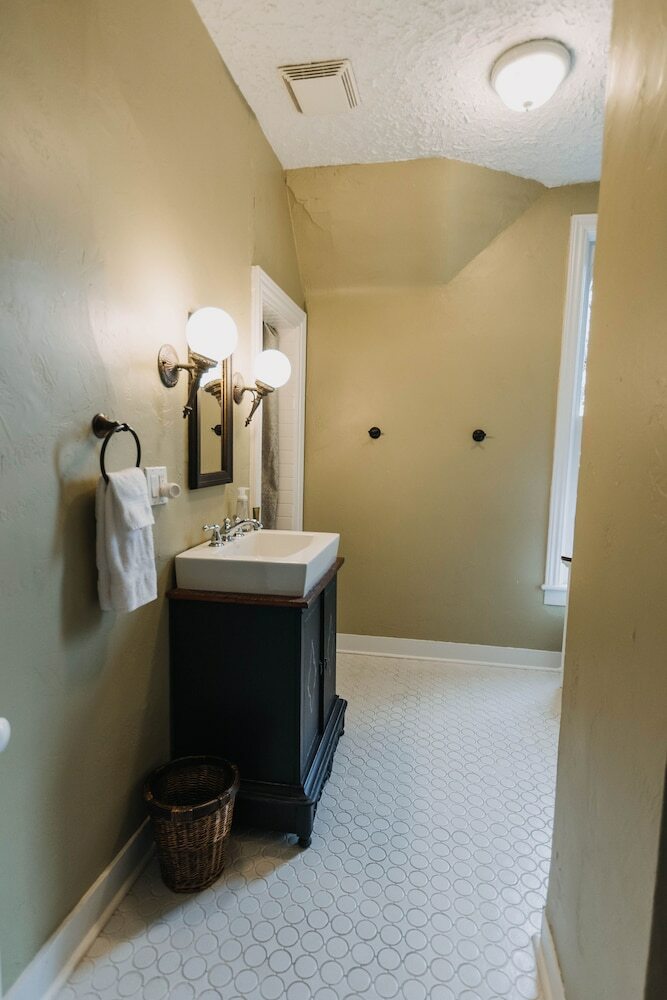Iron Kettle Bed And Breakfast