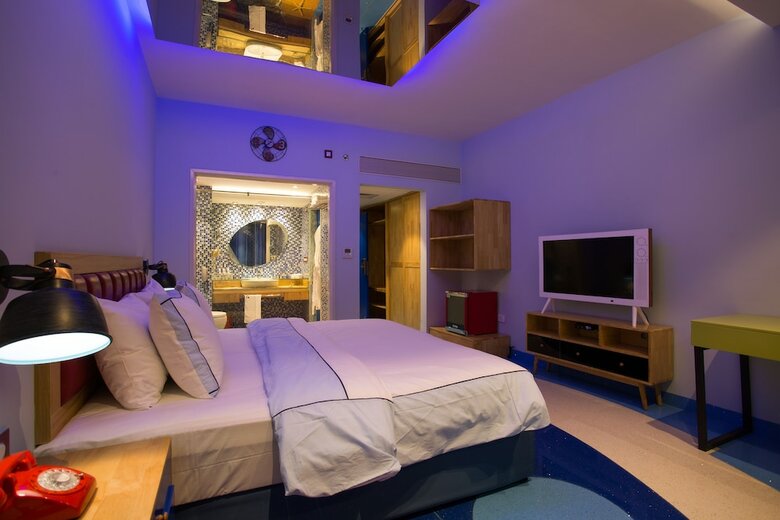 Hotel I Love Bell Bottoms