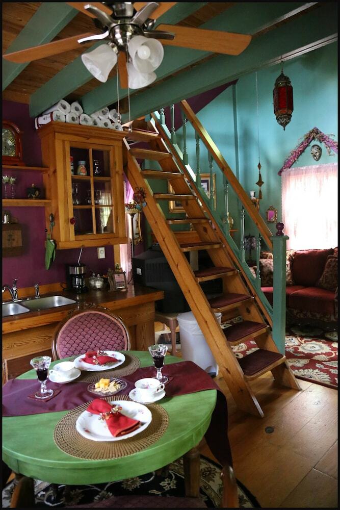 Bed & Breakfast Blue Crystal Hideaway