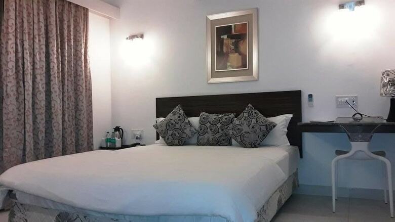 Hotel Hummingbird Resort
