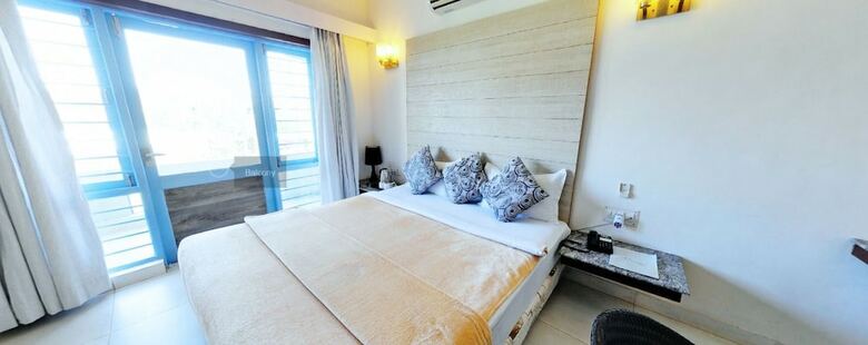 Hotel Hummingbird Resort