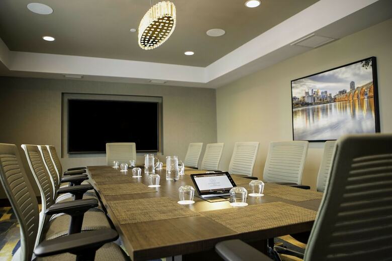 Hotel Doubletree By Hilton Minneapolis University Area
