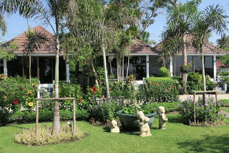 Hotel Chomtalay Resort At Had Chaosamran Beach