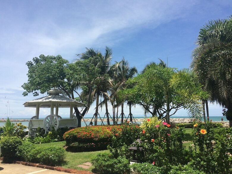 Hotel Chomtalay Resort At Had Chaosamran Beach
