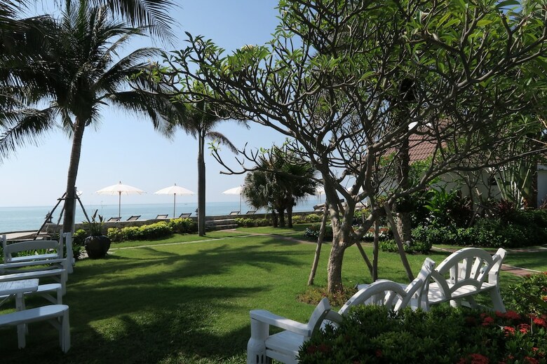 Hotel Chomtalay Resort At Had Chaosamran Beach