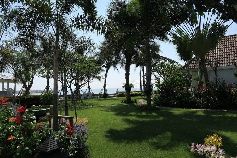 Hotel Chomtalay Resort At Had Chaosamran Beach