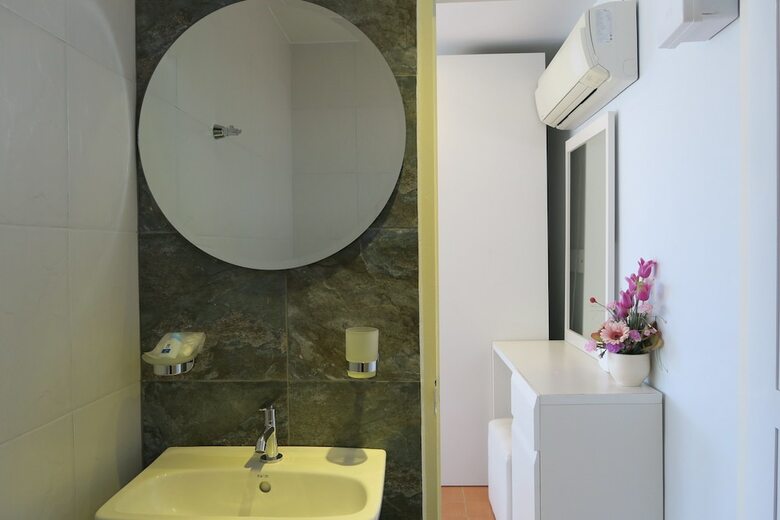 Hotel Chomtalay Resort At Had Chaosamran Beach