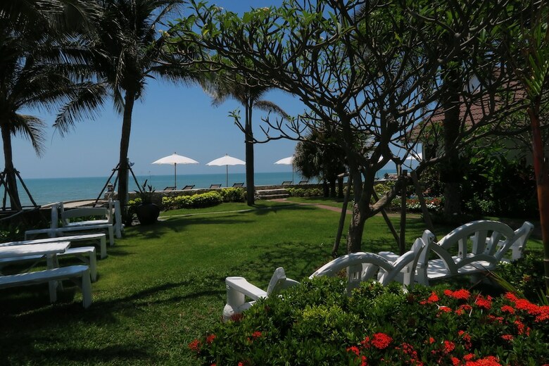 Hotel Chomtalay Resort At Had Chaosamran Beach