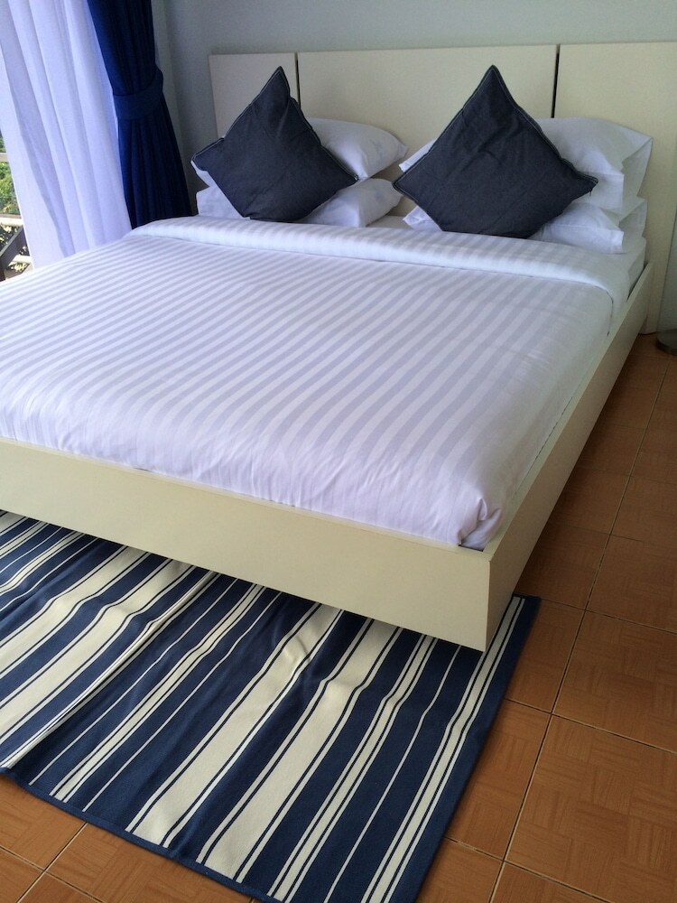 Hotel Chomtalay Resort At Had Chaosamran Beach