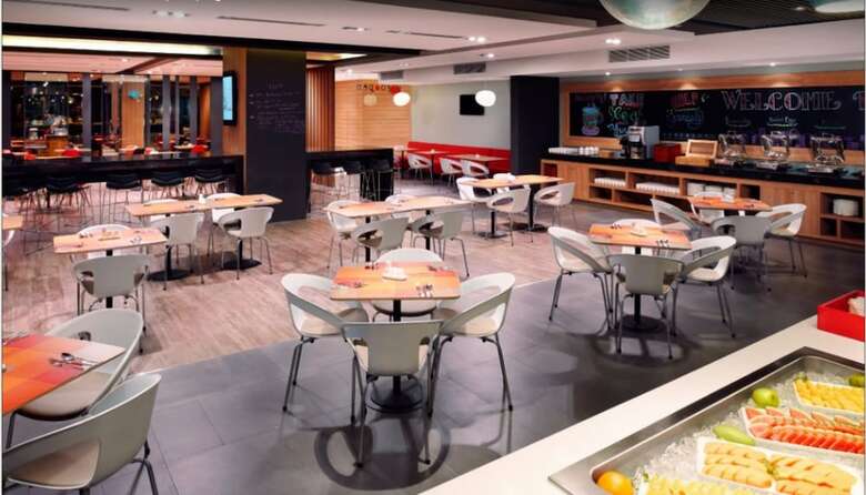 Hotel Ibis Saigon Airport