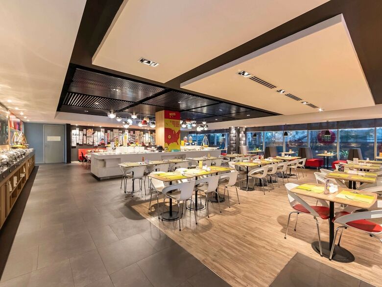 Hotel Ibis Saigon Airport