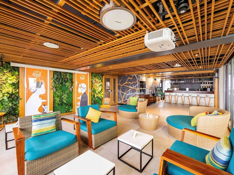 Hotel Ibis Saigon Airport