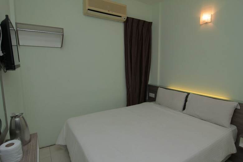 Qish Hotel