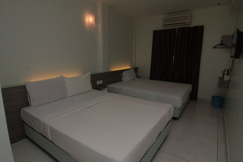 Qish Hotel