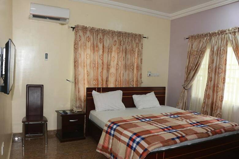 Emrosy Hotels