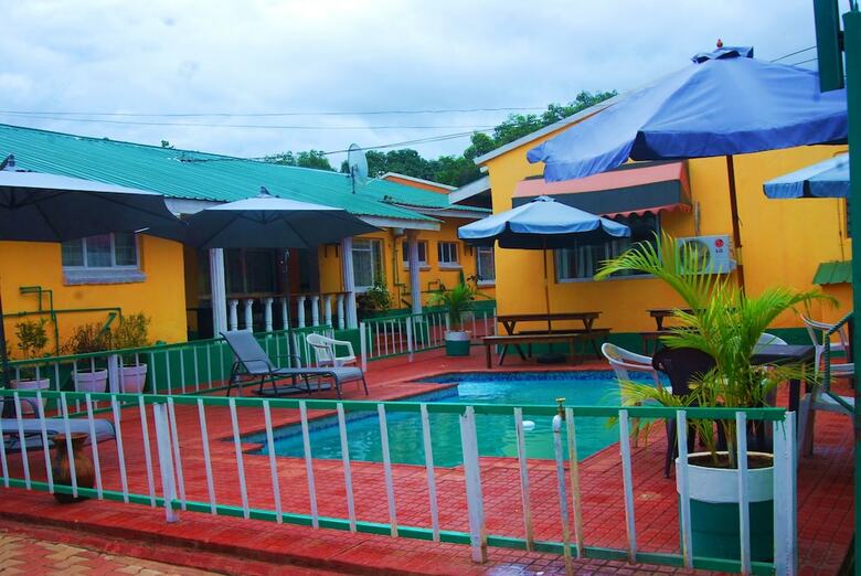 Posada Woodlands Lodge & Tours
