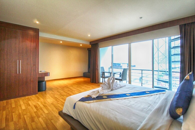 Oceanview Treasure Hotel & Residence