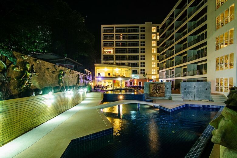 Oceanview Treasure Hotel & Residence