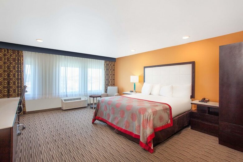 Hotel Ramada By Wyndham Culver City