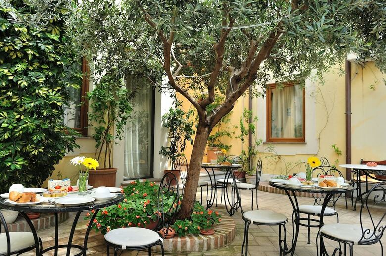 Hotel Relais Le Clarisse A Trastevere