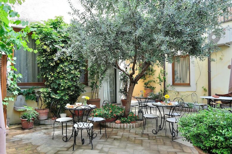 Hotel Relais Le Clarisse A Trastevere