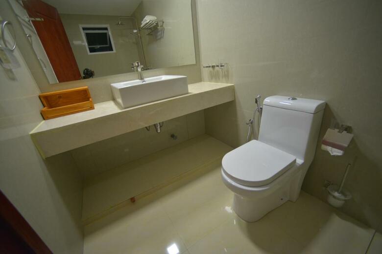 Hotel Hathaa Beach Maldives