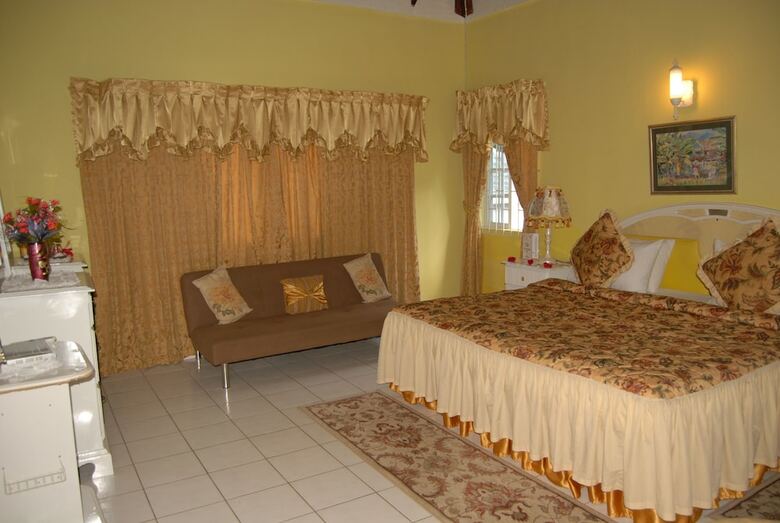 Hotel Pinkhibiscus Guest House