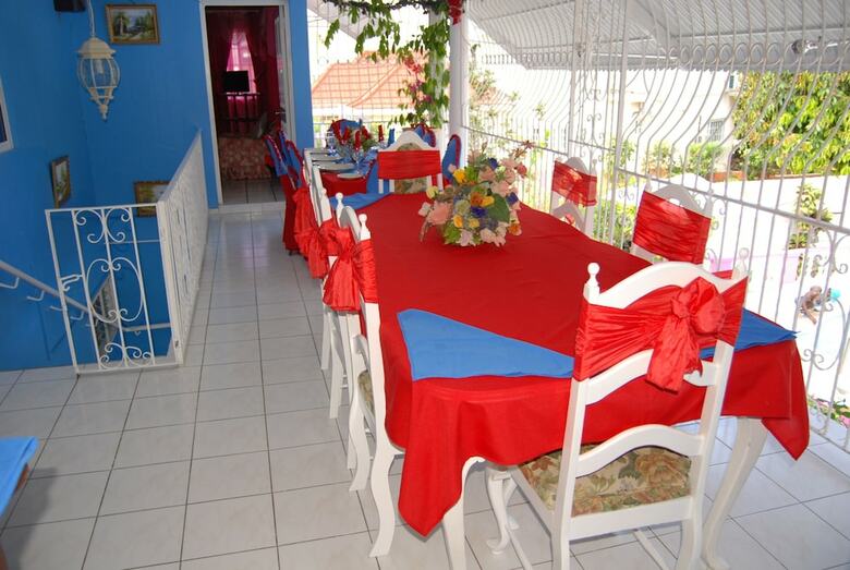 Hotel Pinkhibiscus Guest House