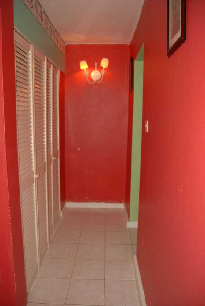 Hotel Pinkhibiscus Guest House