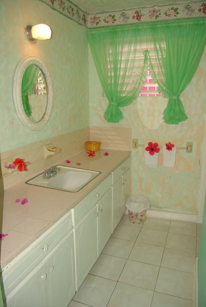 Hotel Pinkhibiscus Guest House