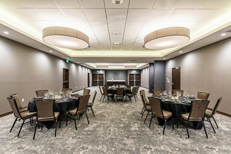 Holiday Inn Hotel & Suites Silicon Valley - Milpitas