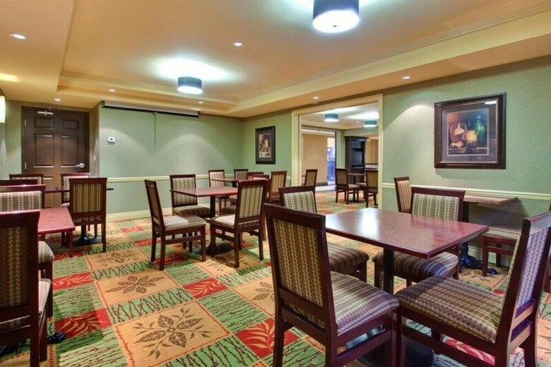 Hotel Ramada By Wyndham Edmonton West